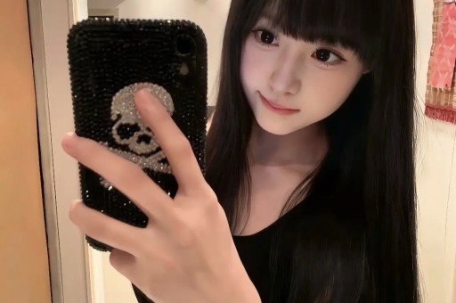 刚官宣23岁网红女友仅3天林俊杰就因亲吻幼童被骂上热搜？完整视频曝光后全网集体道歉！